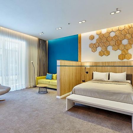 Aqua-Minsk Hotel Plus ภายนอก รูปภาพ