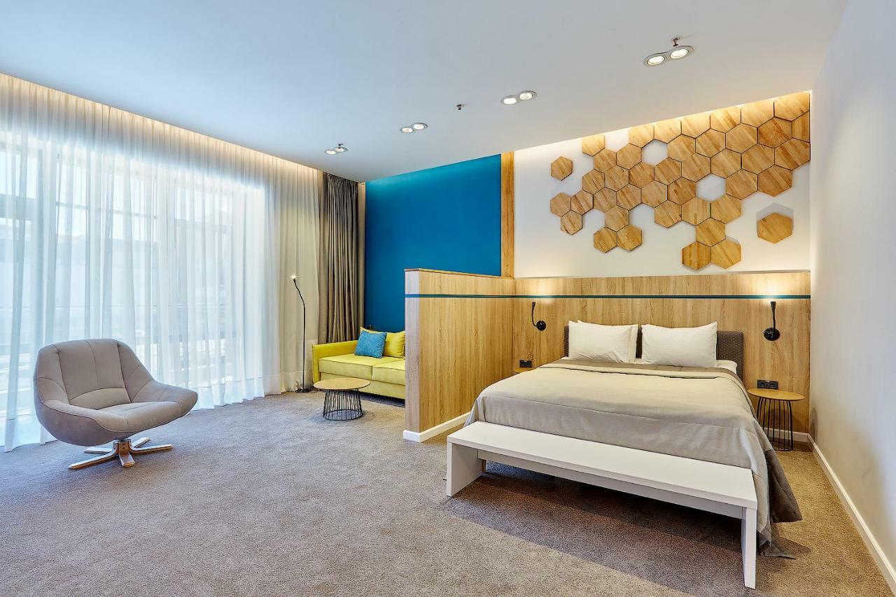 Aqua-Minsk Hotel Plus ภายนอก รูปภาพ
