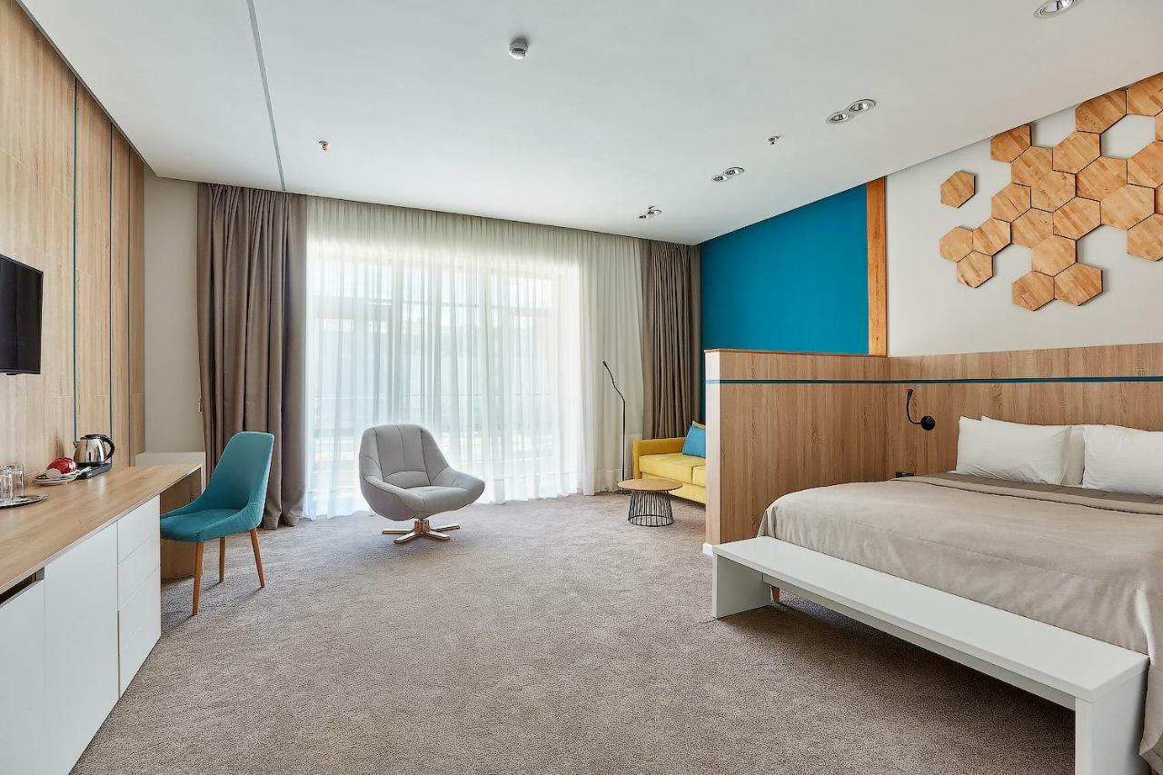 Aqua-Minsk Hotel Plus ภายนอก รูปภาพ