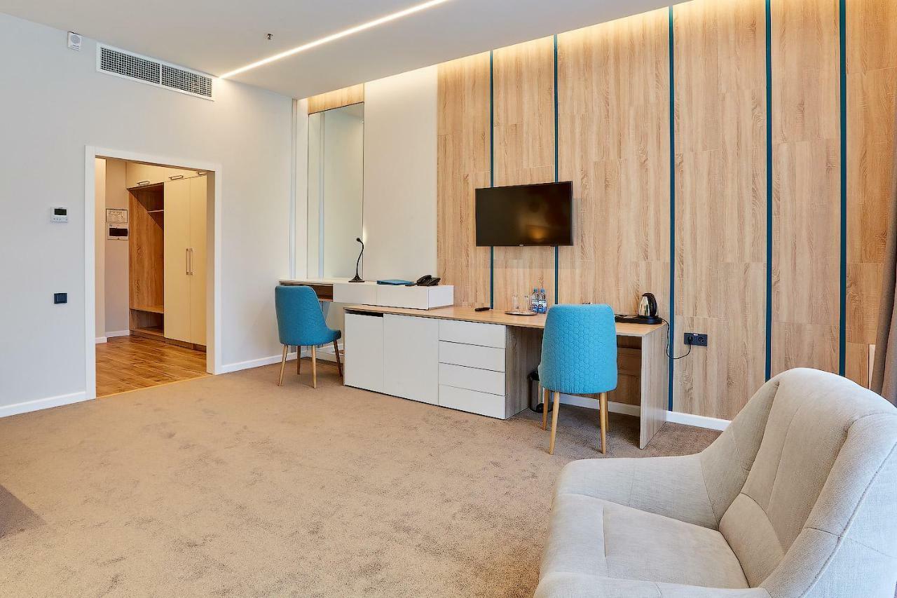 Aqua-Minsk Hotel Plus ภายนอก รูปภาพ